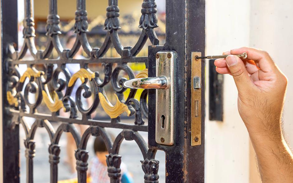 installer serrure porte Rognac